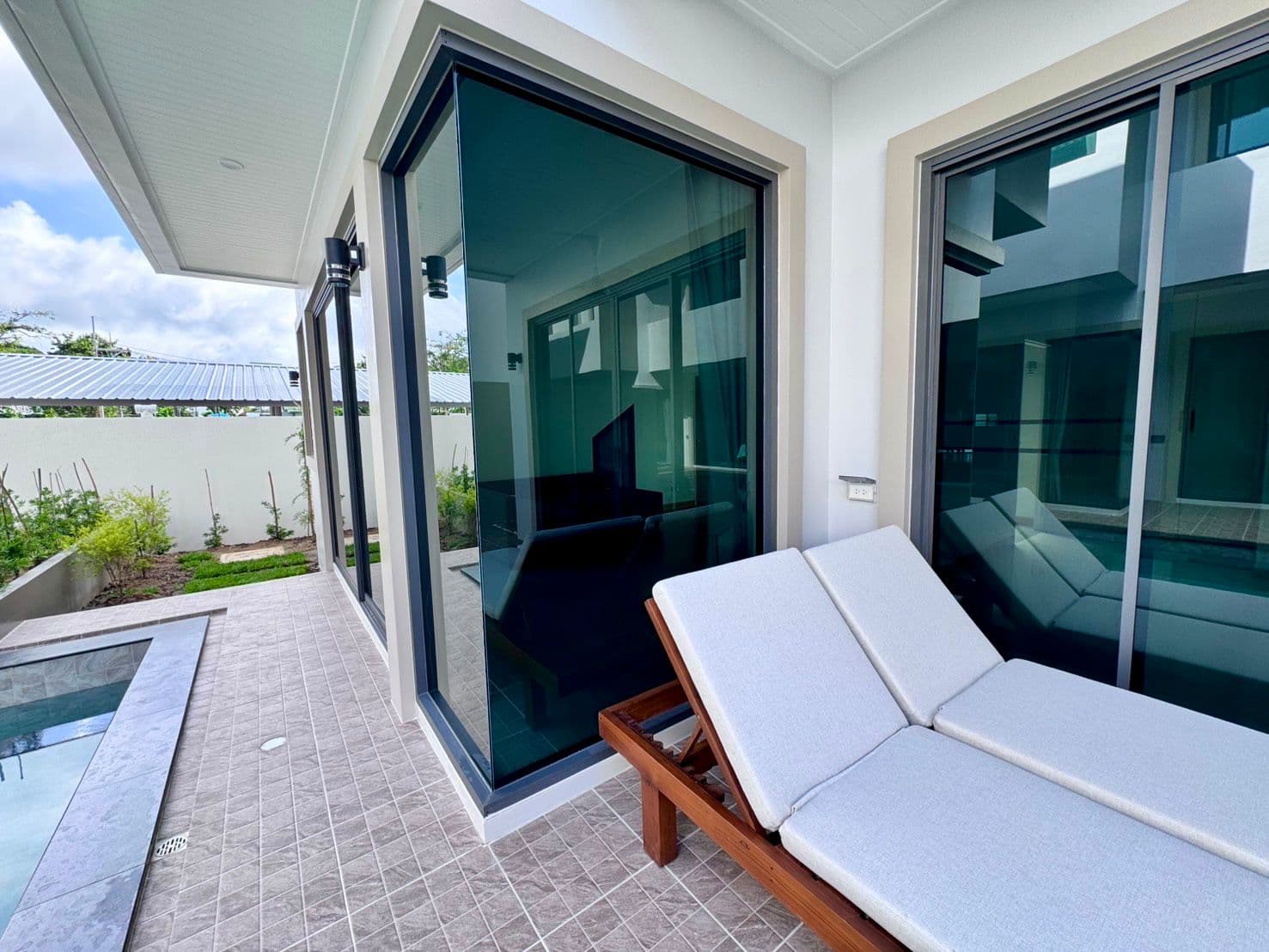 Bay Sand Villa by Jai House Phuket