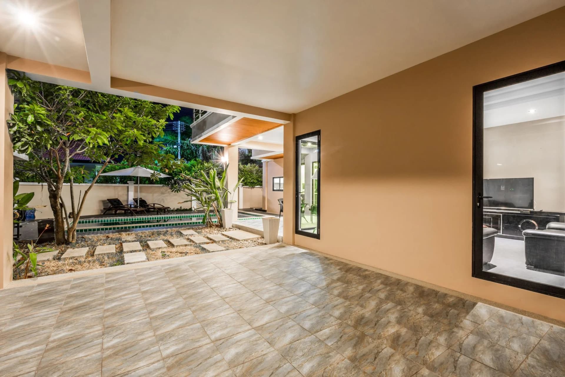 บ้าน 4 ห้องนอน ให้เช่า Chok Thip Villa - photo 2