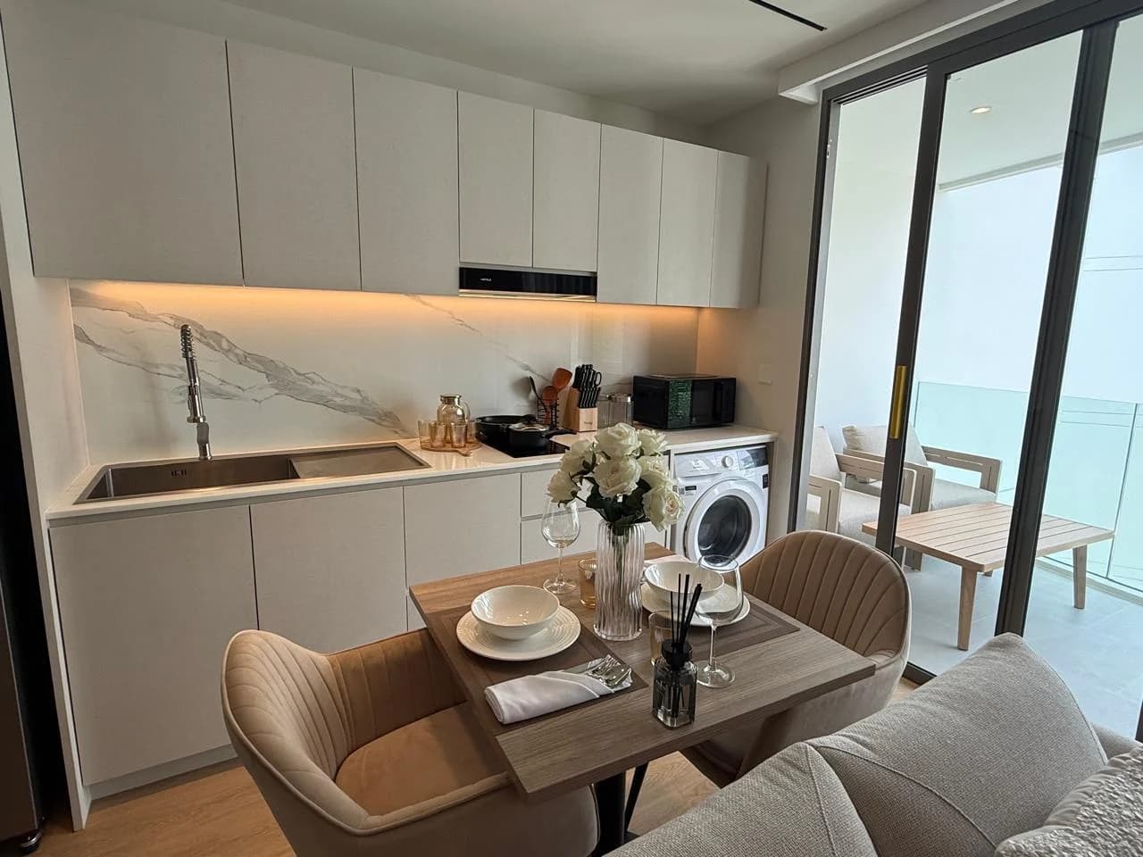 1 bedroom condo for rent The Aqua - photo 2