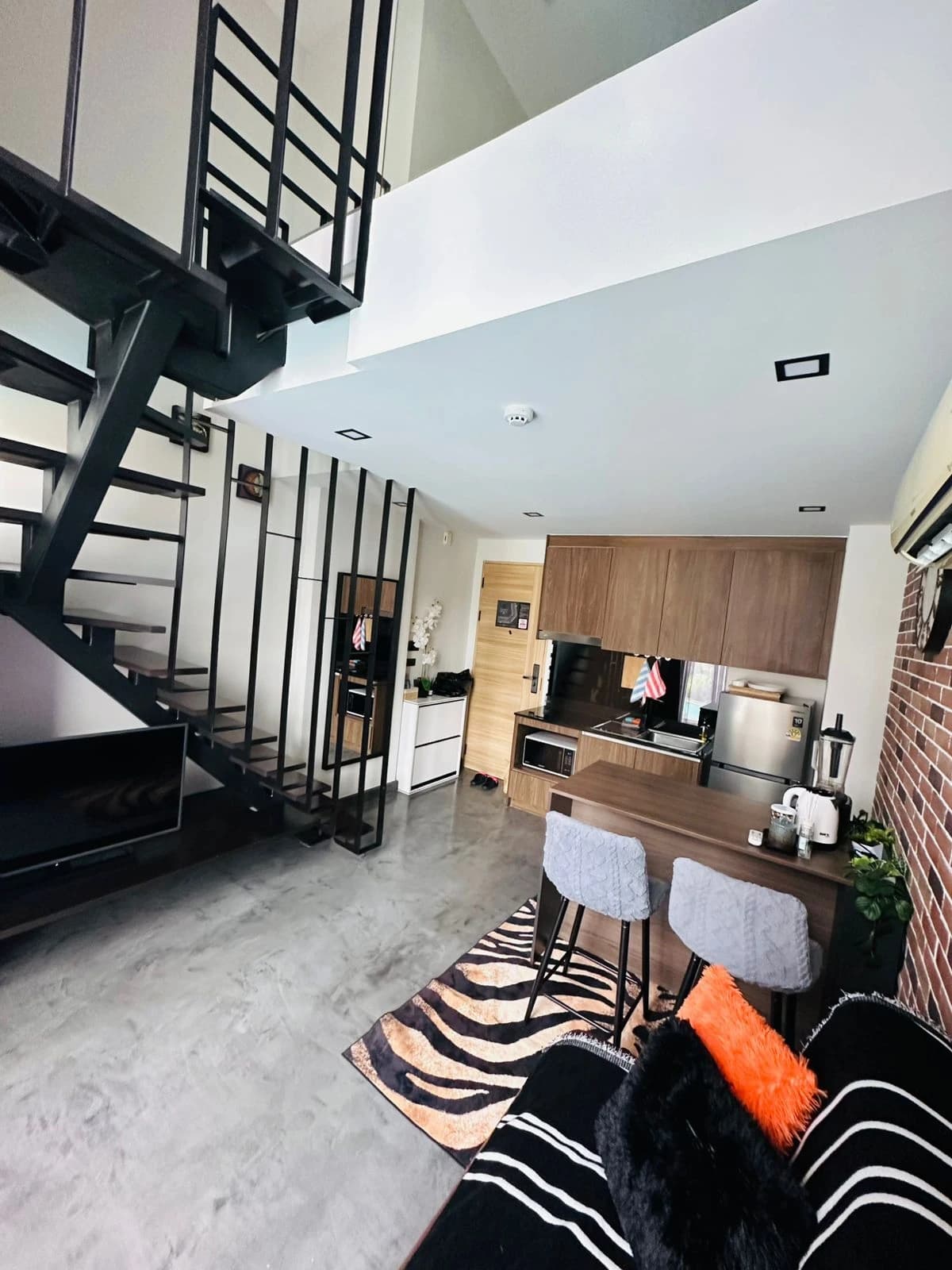 คอนโด 1 ห้องนอน Utopia Loft ให้เช่า