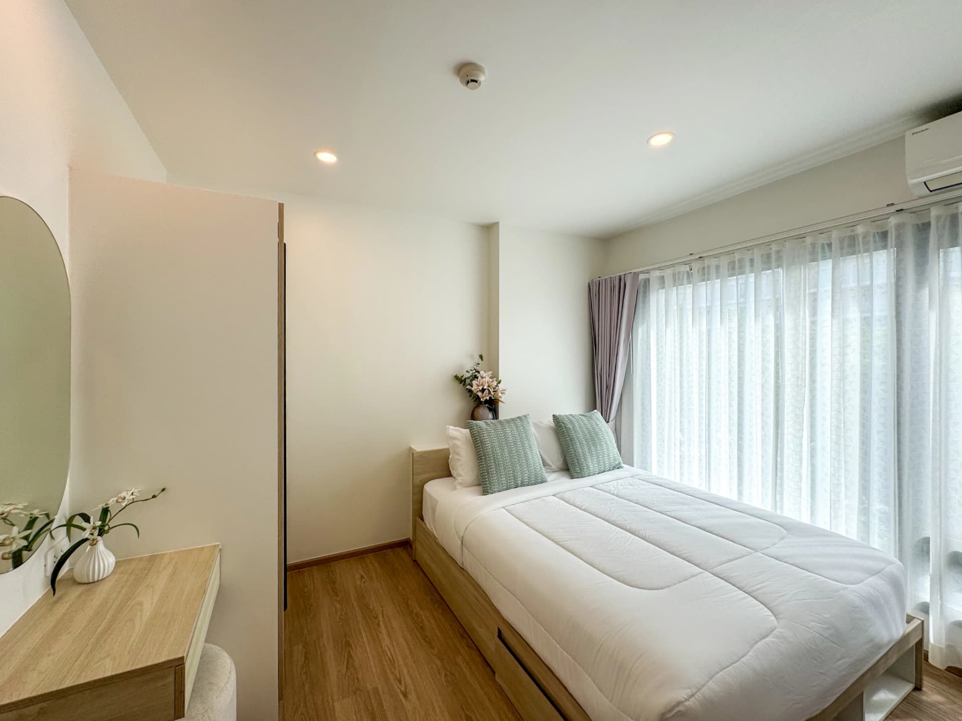1 bedroom condo for rent Phyll Central