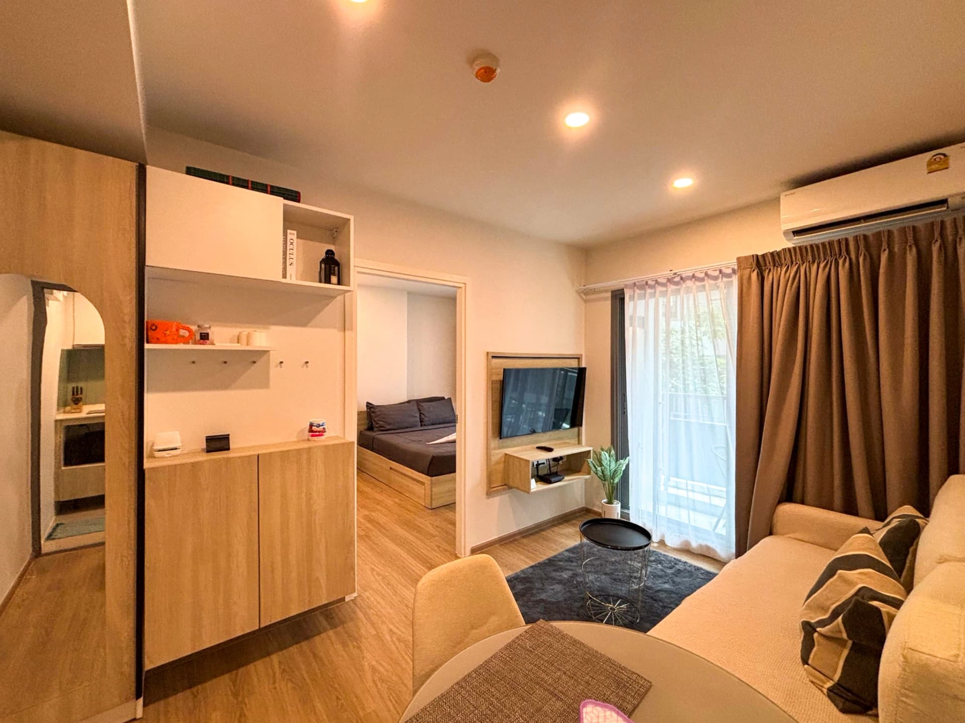 คอนโด 1 ห้องนอน ให้เช่า Phyll Central
