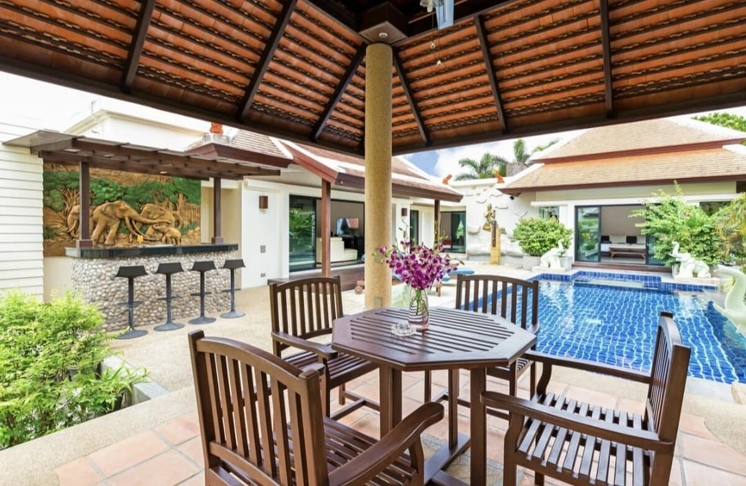Nai Harn Baan Bua