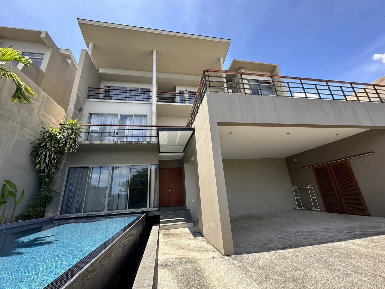 4 bedroom villa for rent Baan Maneekram-Jomthong Thani