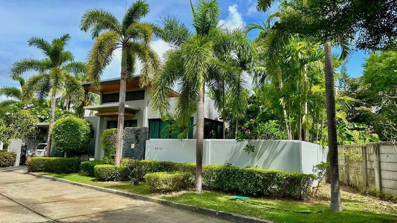 3 Beds Villa, Nai Harn Baan Bua - photo 2