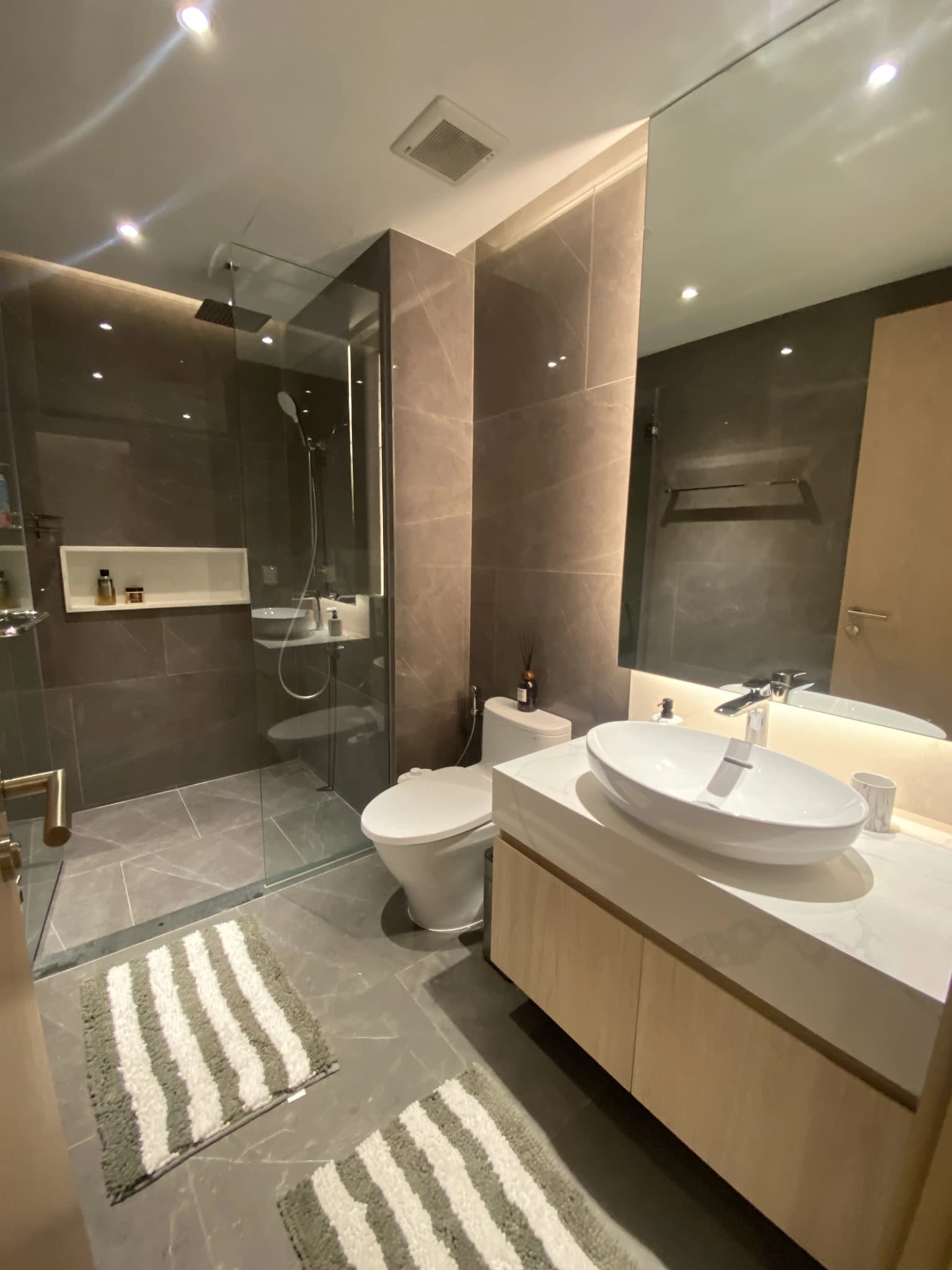 1 bedroom condo for rent The Aqua - photo 5