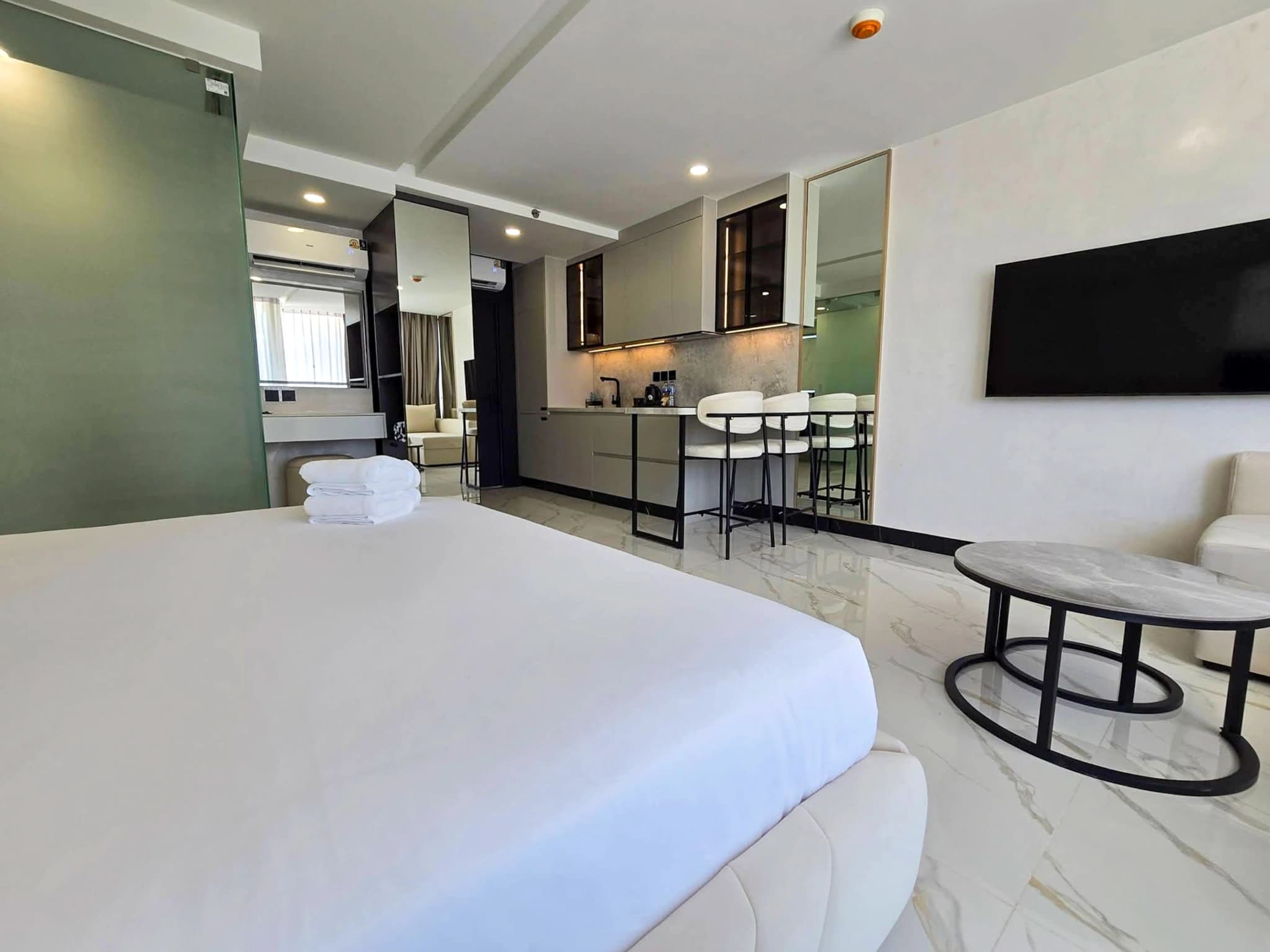 Studio condo for rent Atrium Andaman City - photo 3