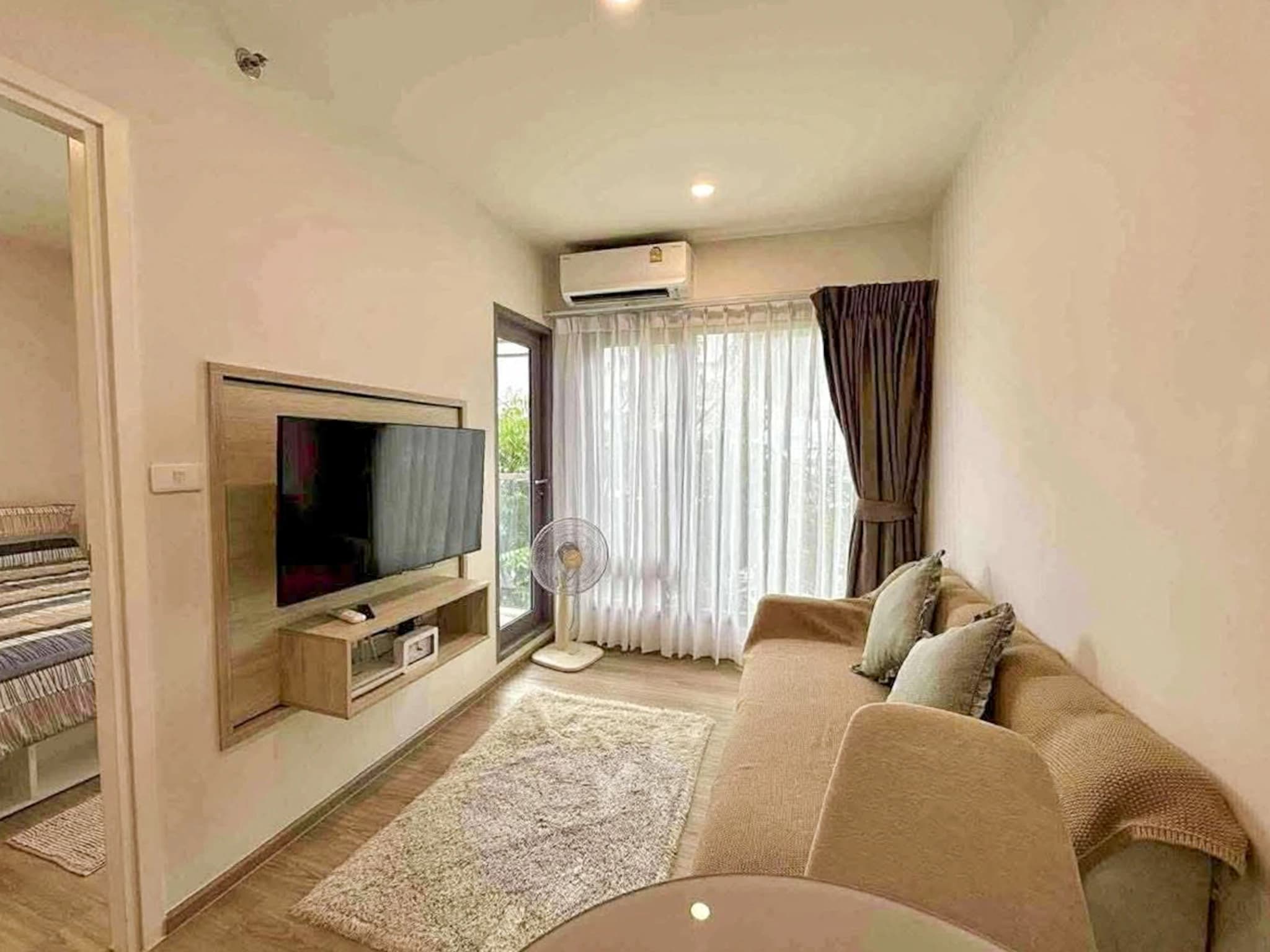 1 bedroom condo for rent Phyll Central