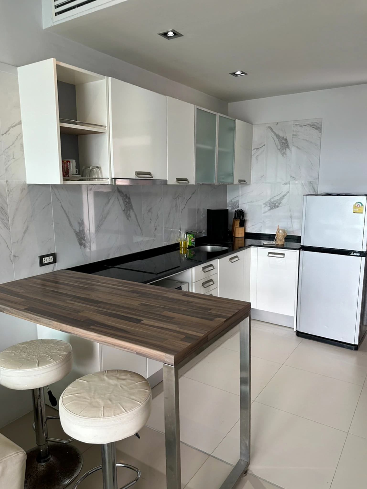 1 bedroom condo for rent The Emerald Terrace - photo 3