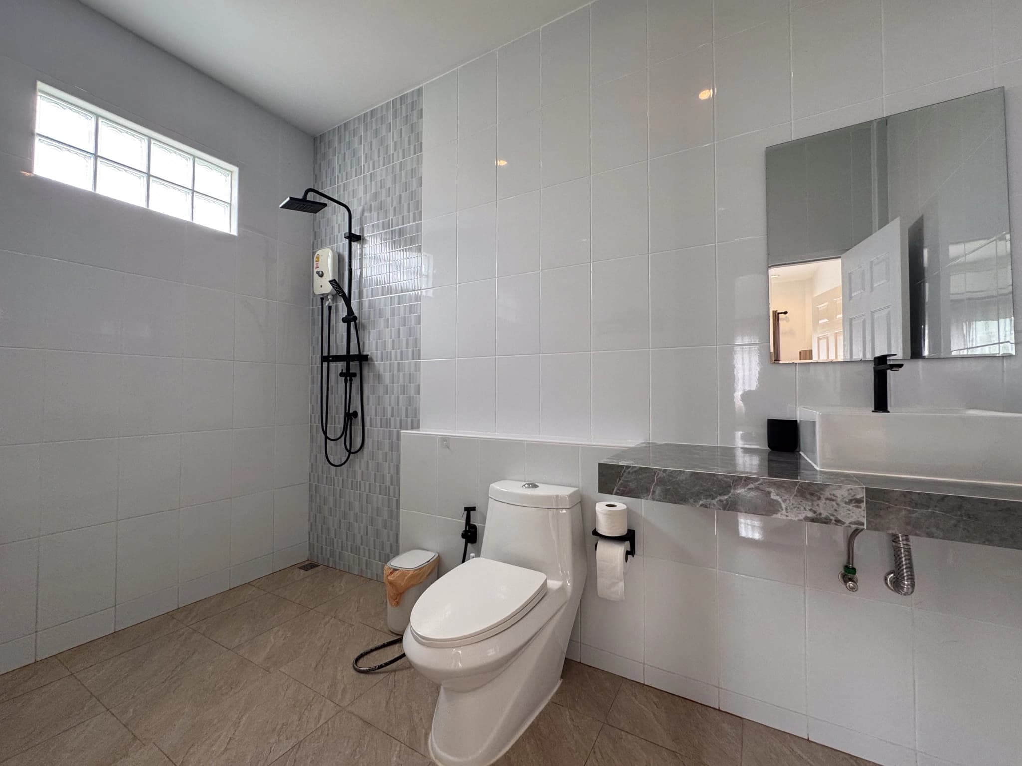 4 bedroom villa for rent The Avenue Village - photo 5