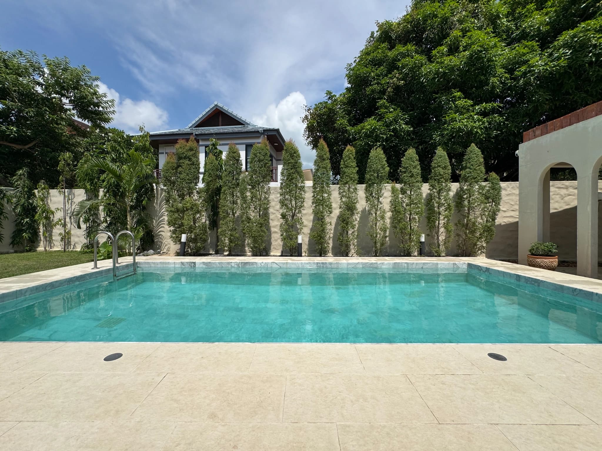 Luxury 4 bedrooms Villa in Chalong