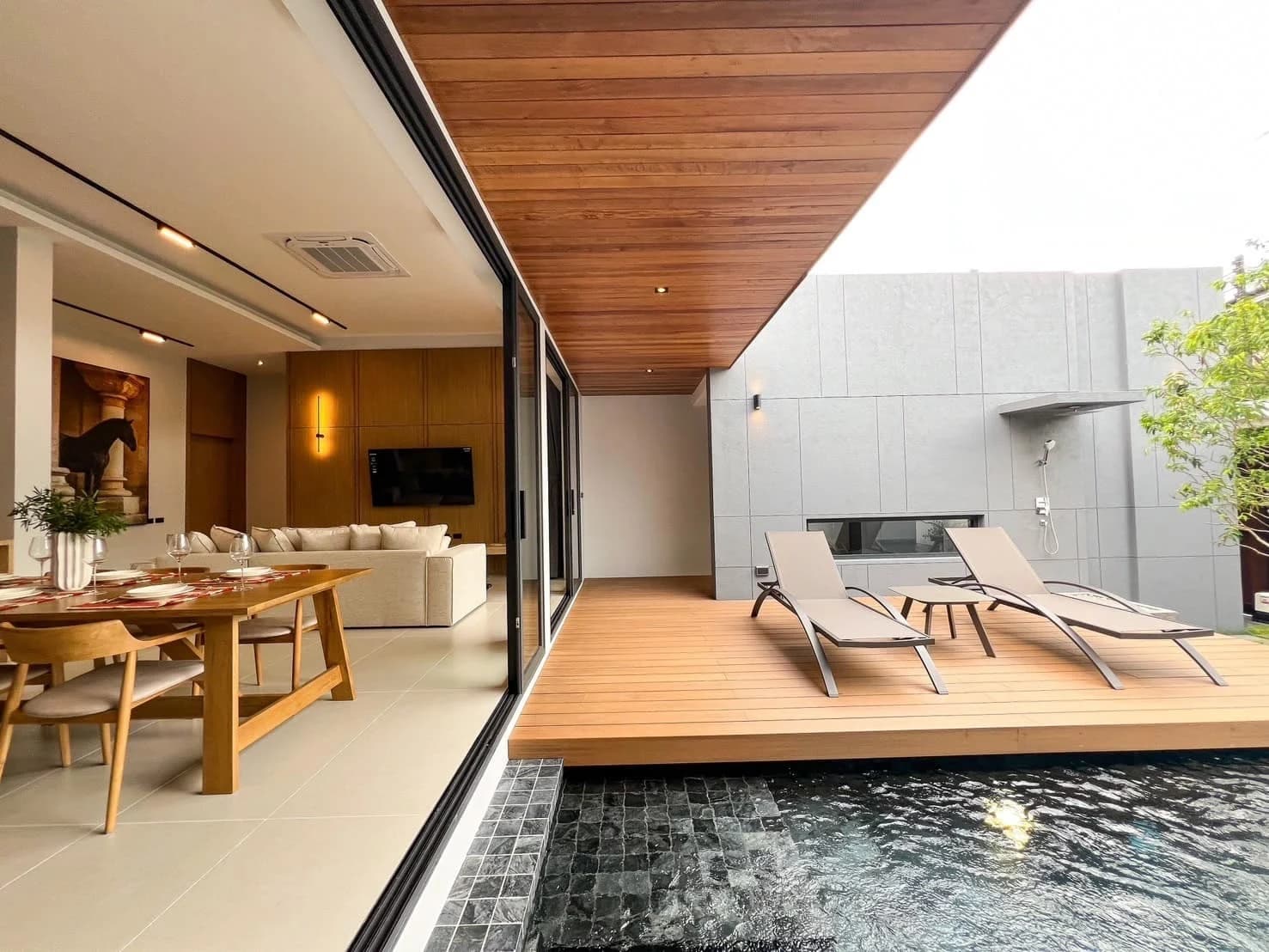 3 bedroom villa for rent Baan Maneekram-Jomthong Thani