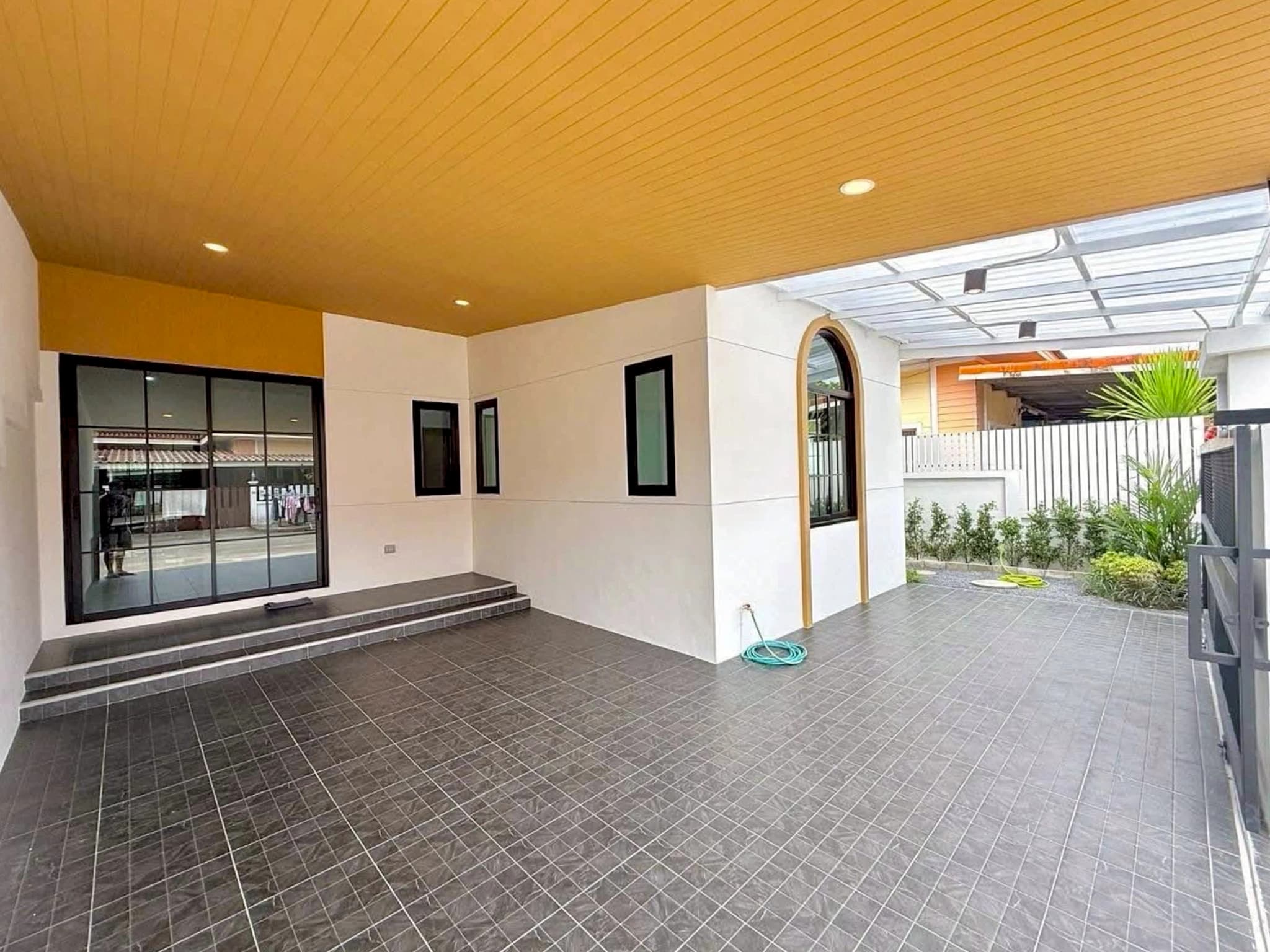 2 bedroom townhouse for rent Chao Fah Garden Home