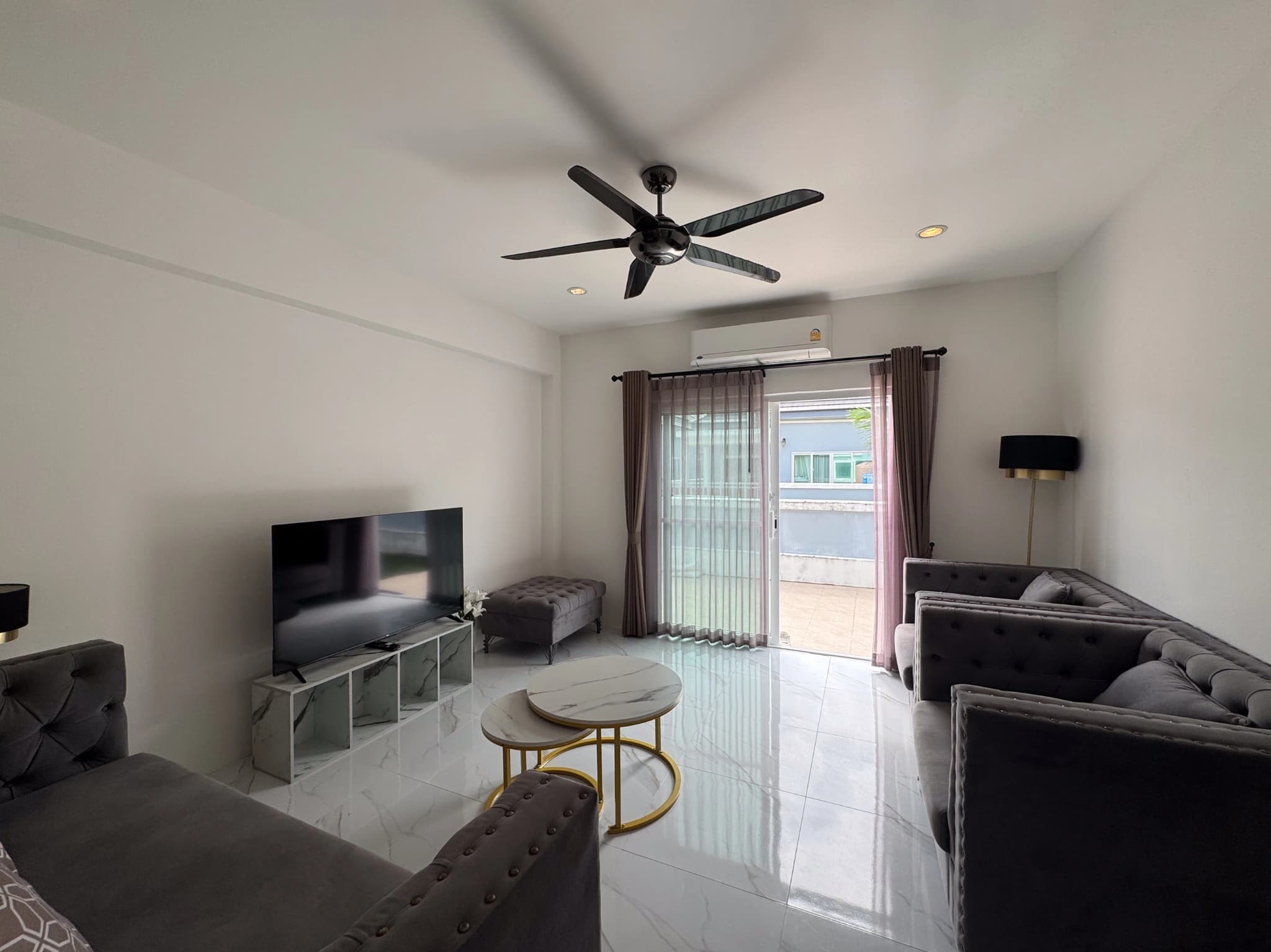 4 bedroom villa for rent The Avenue Village - photo 2