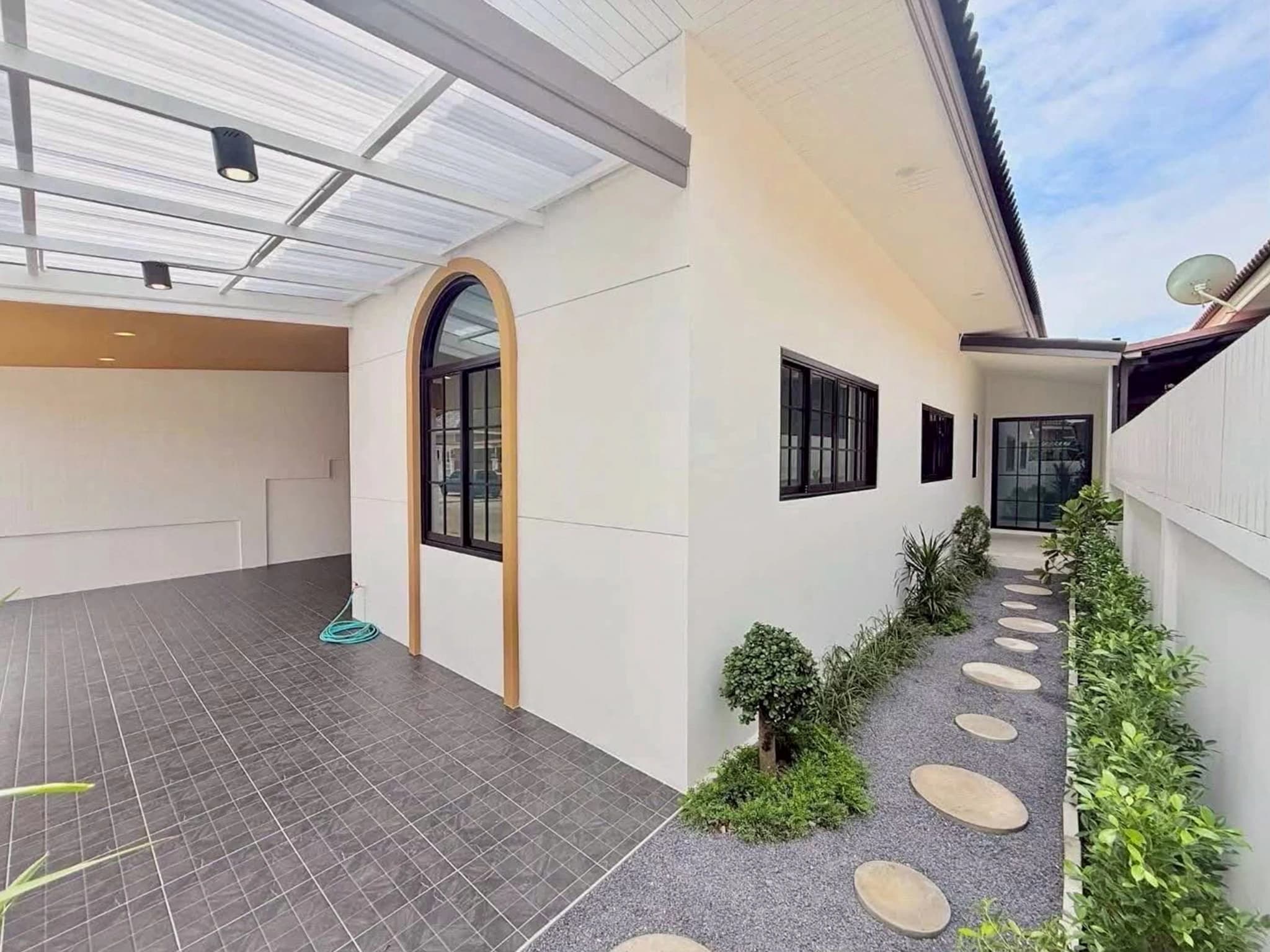 2 bedroom townhouse for rent Chao Fah Garden Home - photo 2