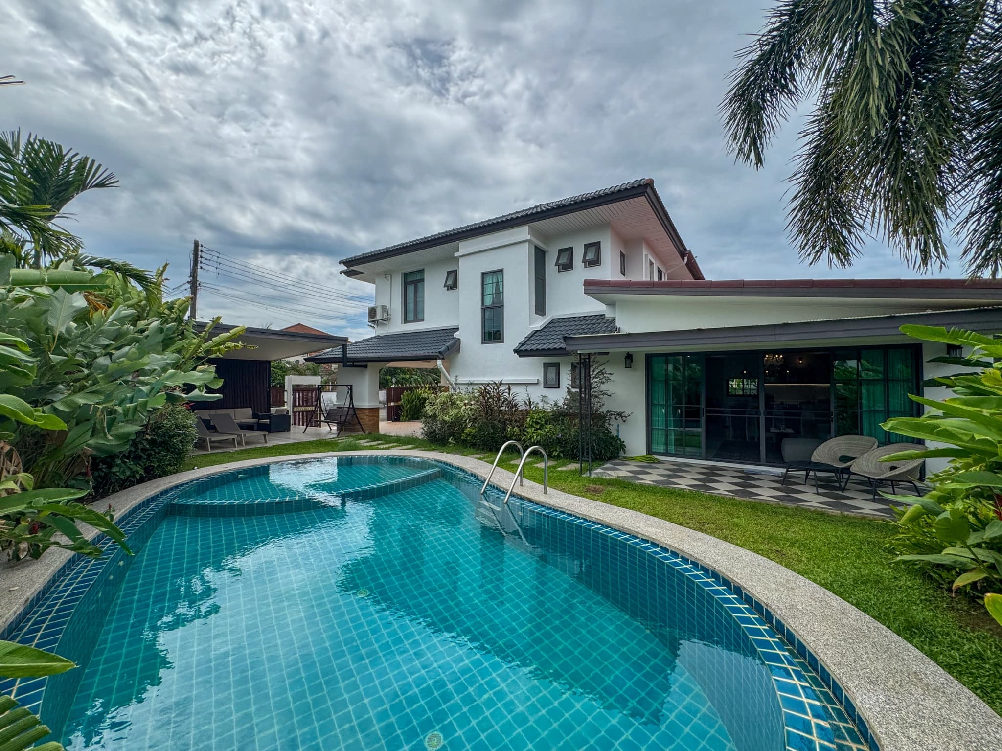 3 bedrooms Villa in Chalong